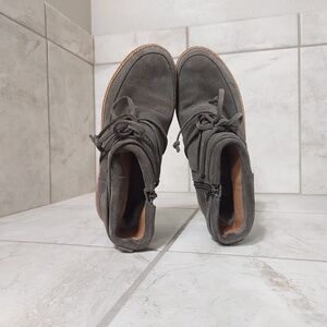 UGG grey suede boots size 5.5